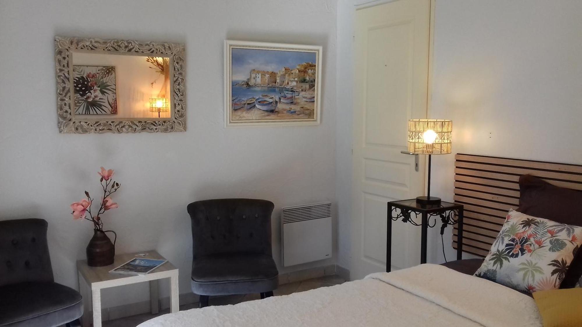 Les Chardons Bleus Bed & Breakfast Lorgues Eksteriør bilde