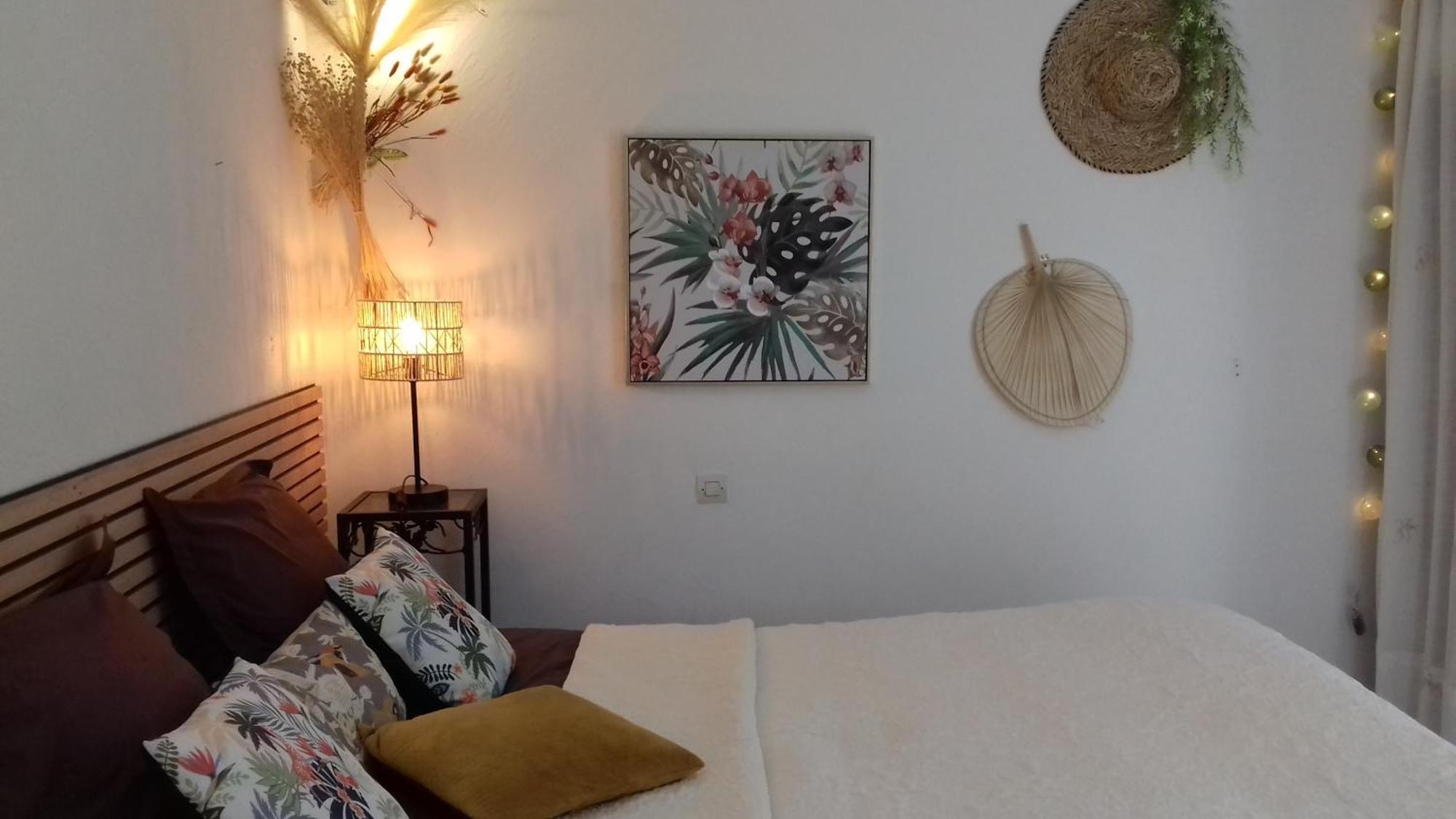 Les Chardons Bleus Bed & Breakfast Lorgues Eksteriør bilde
