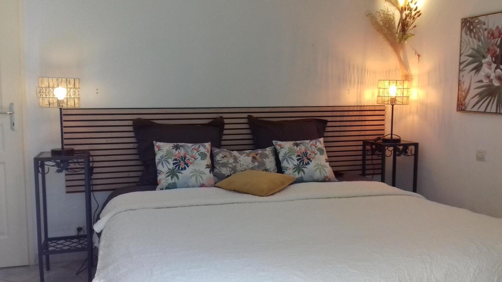 Les Chardons Bleus Bed & Breakfast Lorgues Eksteriør bilde